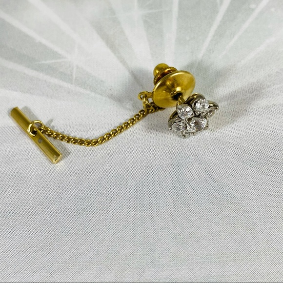 Beautiful high end men’s tie tack with chain flower CZ gold filled. - Picture 3 of 5